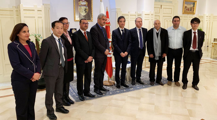 cérémonie de signature du contrat de don pour l'acquisition d'un Minibus scolaire cérémonie de signature du contrat de don pour l'acquisition d'un Minibus scolaire