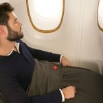 Emirates introduit des couvertures durables fabriquées à partir de bouteilles en plastique 100% recyclées Environment Day x Emirates