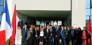 Jean-Yves Le Drian visite l’école René Descartes aux Berges du Lac