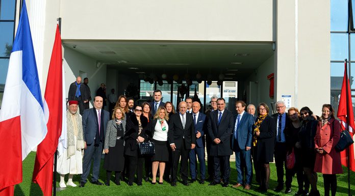 Jean-Yves Le Drian visite l’école René Descartes aux Berges du Lac