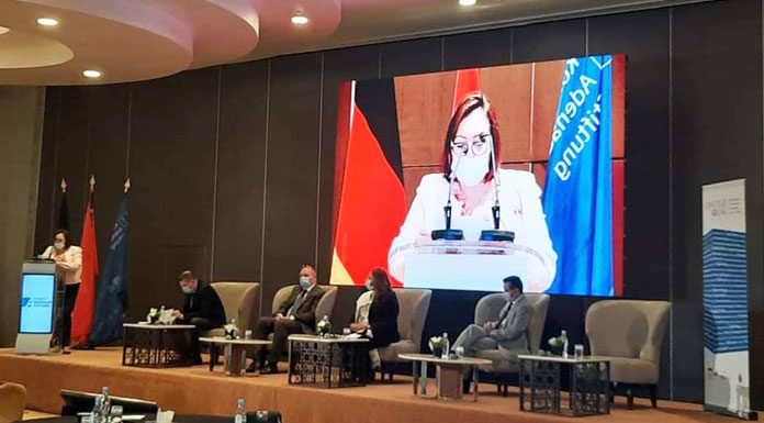 Mme Mounira BOUZOUITA, M. Khaled ZRIBI, Dr Holger DIX, Mme Henda BRADAI et M. Mohamed ROUACHED Mme Mounira BOUZOUITA, M. Khaled ZRIBI, Dr Holger DIX, Mme Henda BRADAI et M. Mohamed ROUACHED