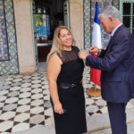 Une Tunisienne décorée des insignes de Chevalier dans l’Ordre des Palmes académiques françaises