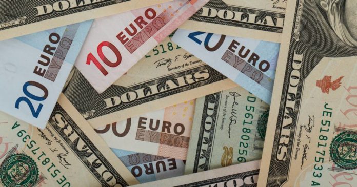 leuro-enregistre-son-plus-bas-niveau-face-au-dollar-depuis-20-ans-1440816