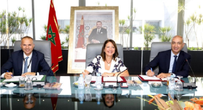 entrepreneuriat-attijariwafa-bank-et-injaz-al-maghrib-signent-une-convention-de-partenariat