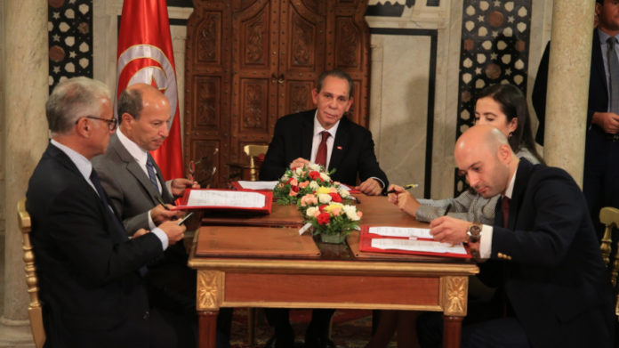 ceremonie_de_signature_1695745348