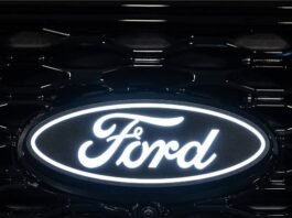 Ford rappelle 350 ingénieurs licenciés pour sauver ses usines de l’IA